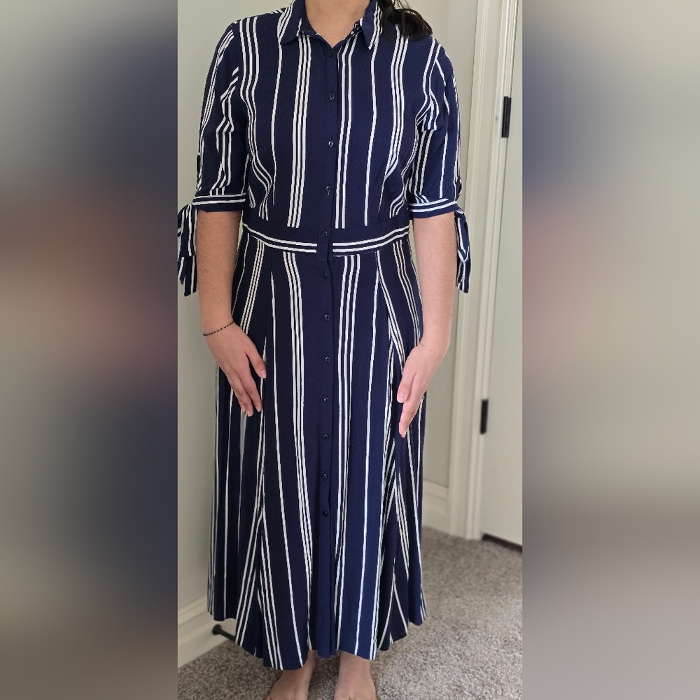 Chic Navy and White Striped Half Sleeved Button Front Dress. sz 8 or Medium